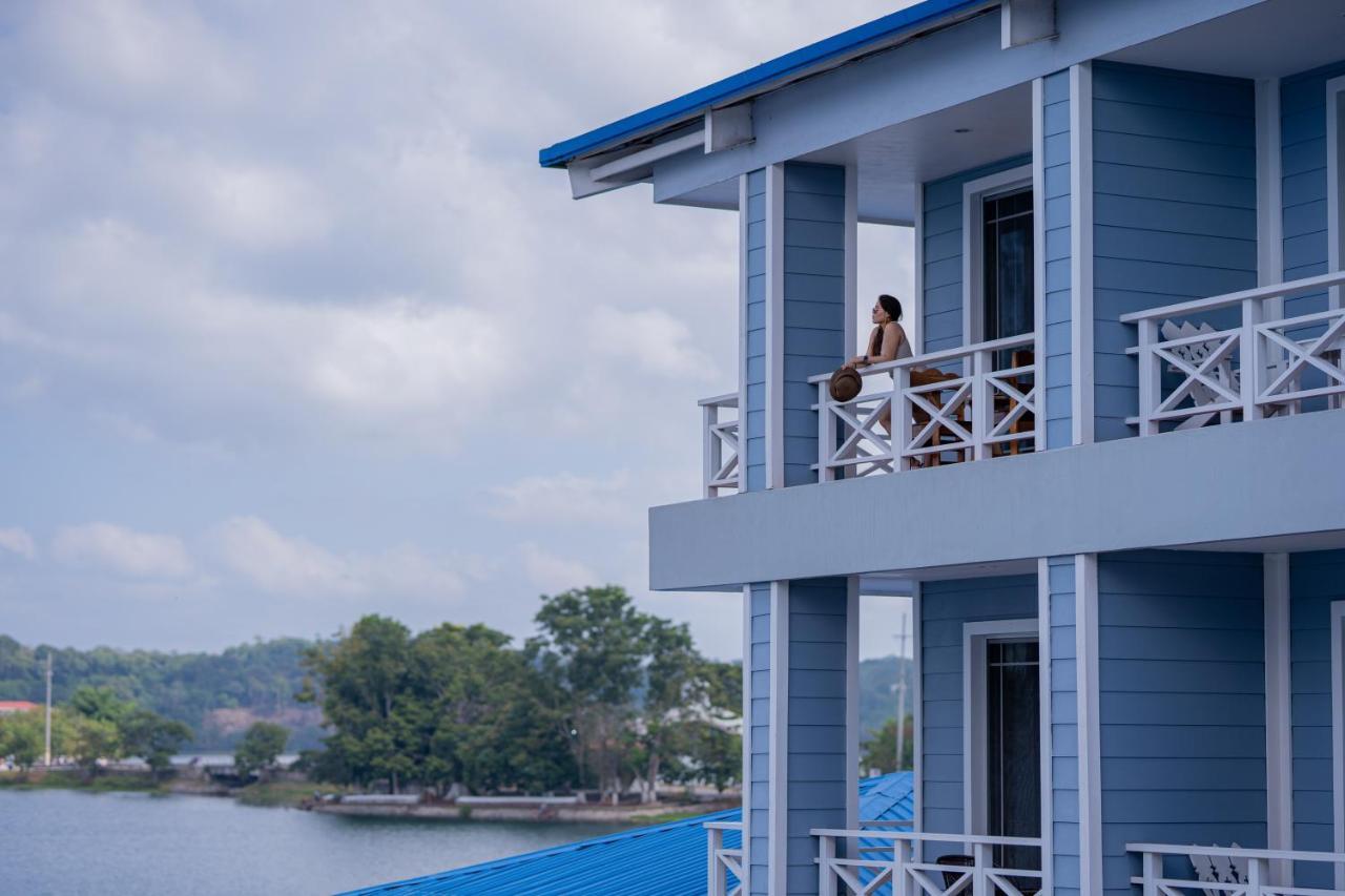 Hotel Casona Del Lago Flores Bagian luar foto