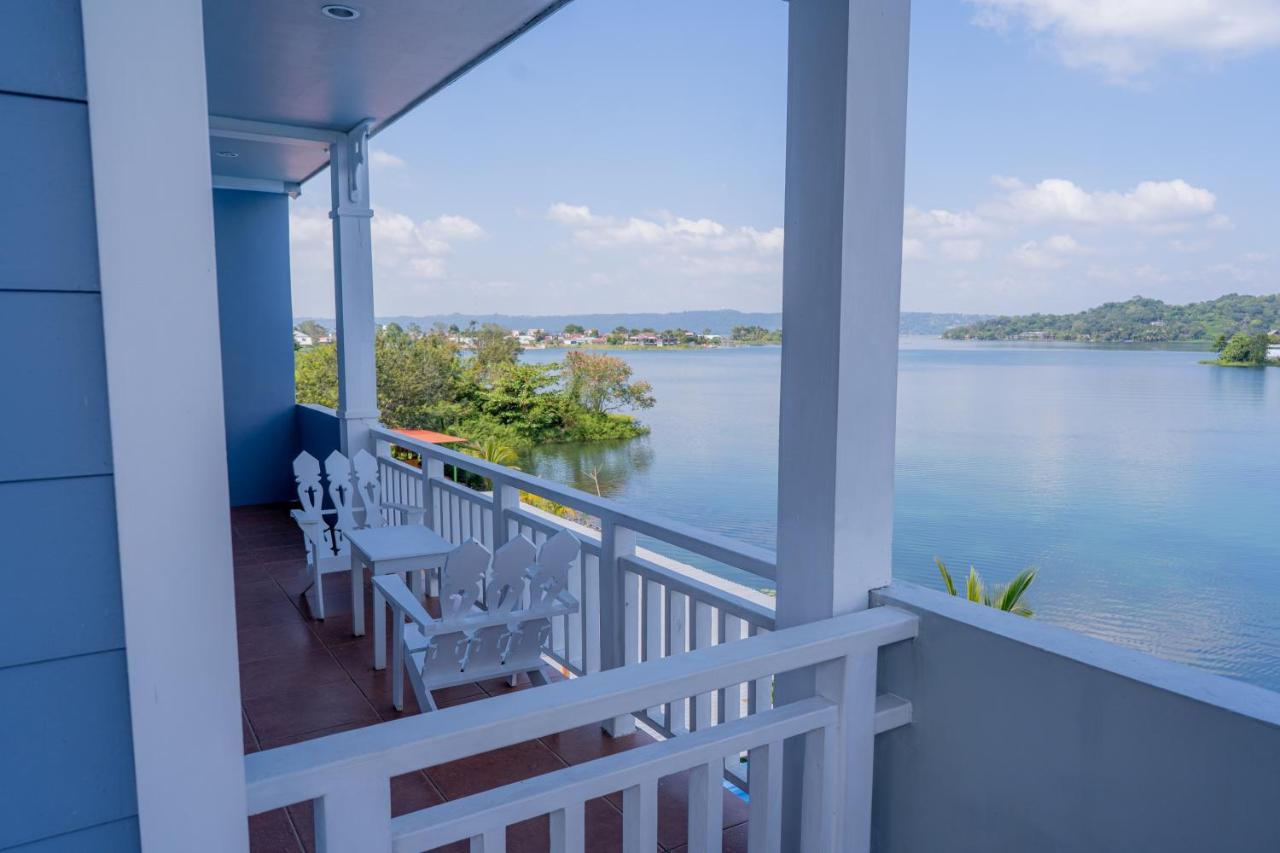 Hotel Casona Del Lago Flores Bagian luar foto