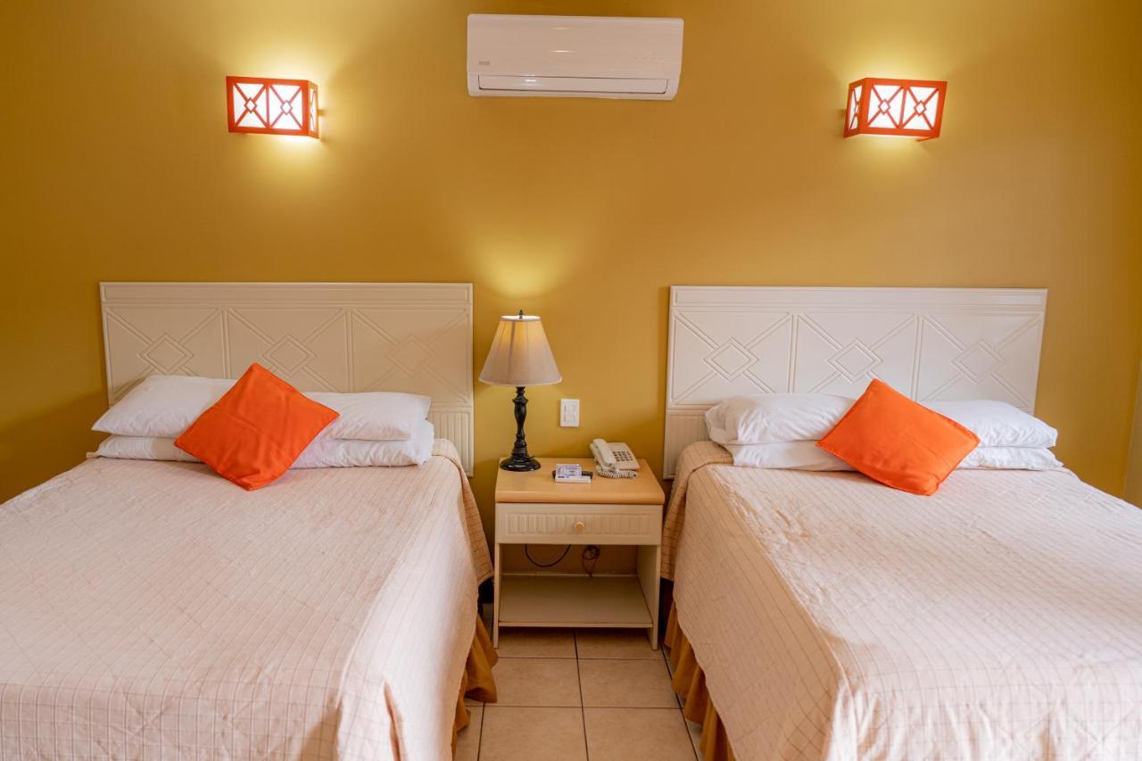 Hotel Casona Del Lago Flores Bagian luar foto