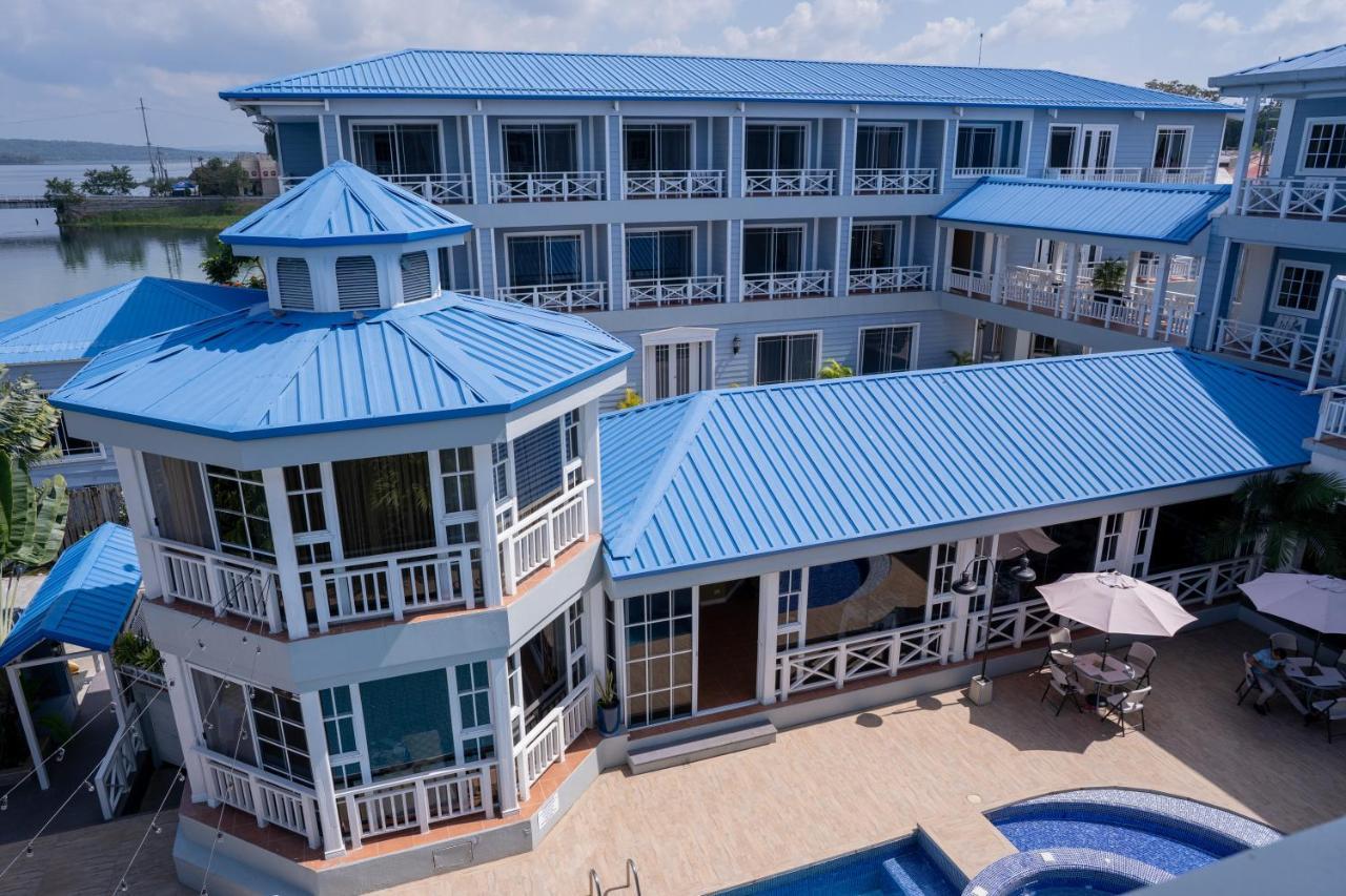 Hotel Casona Del Lago Flores Bagian luar foto
