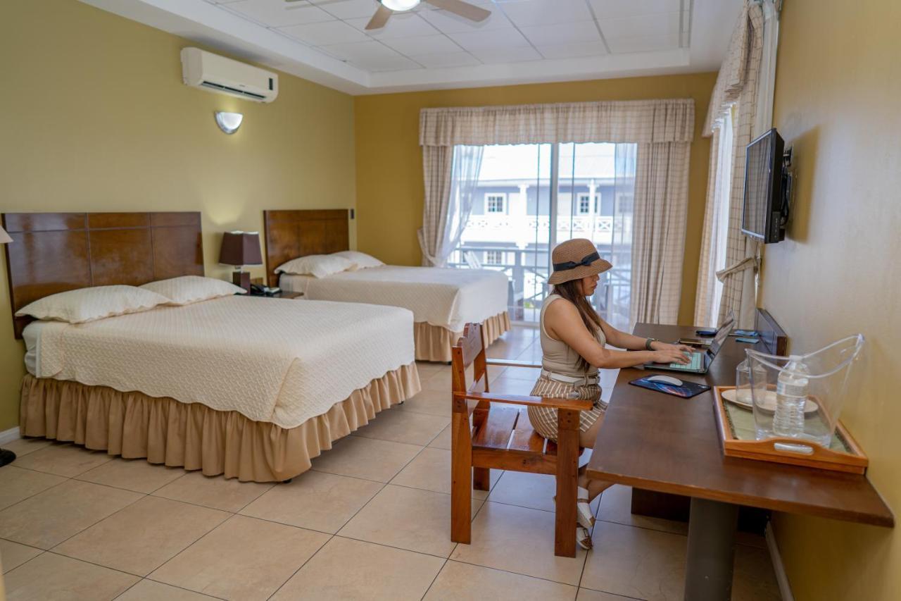 Hotel Casona Del Lago Flores Bagian luar foto