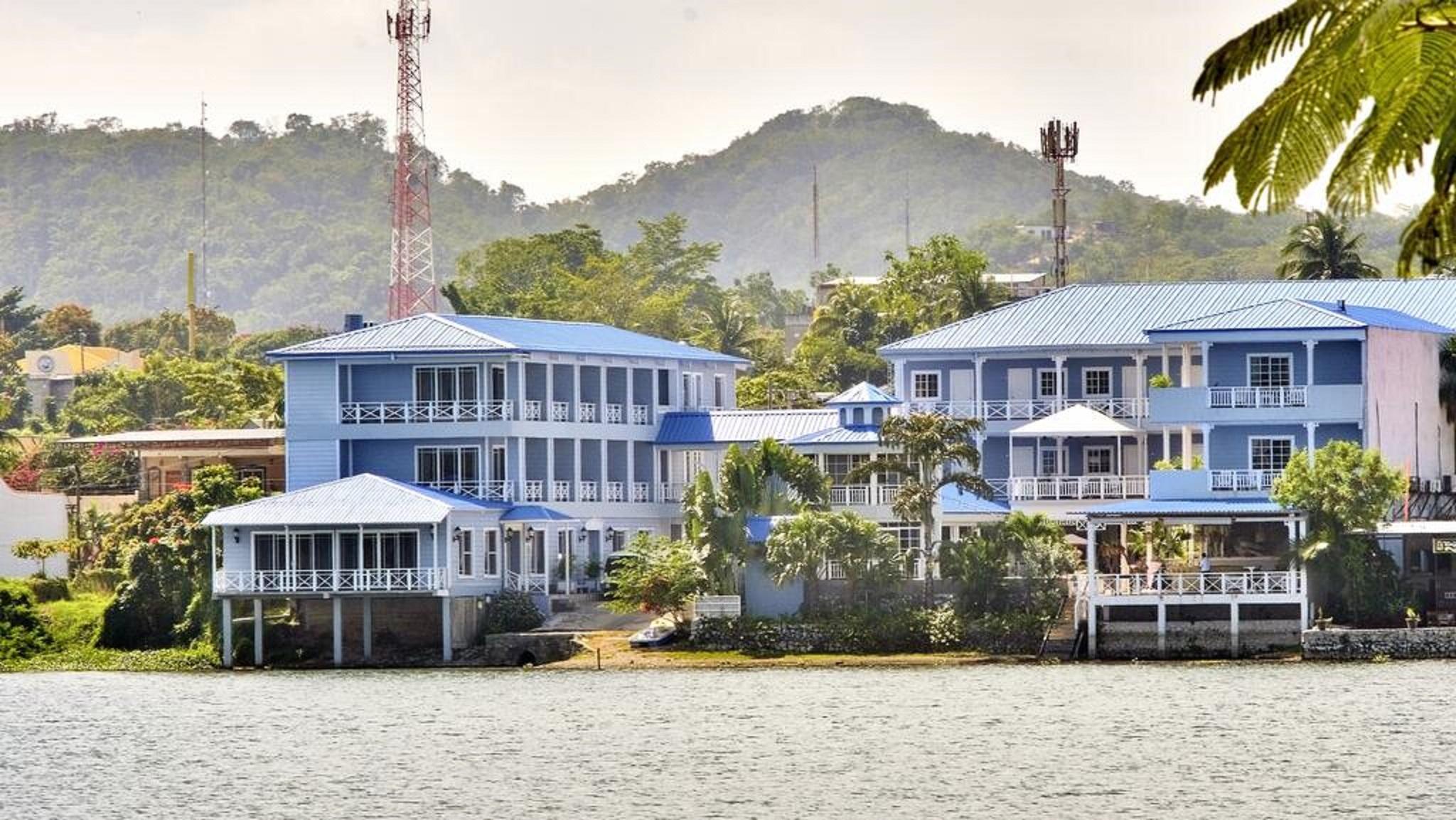 Hotel Casona Del Lago Flores Bagian luar foto