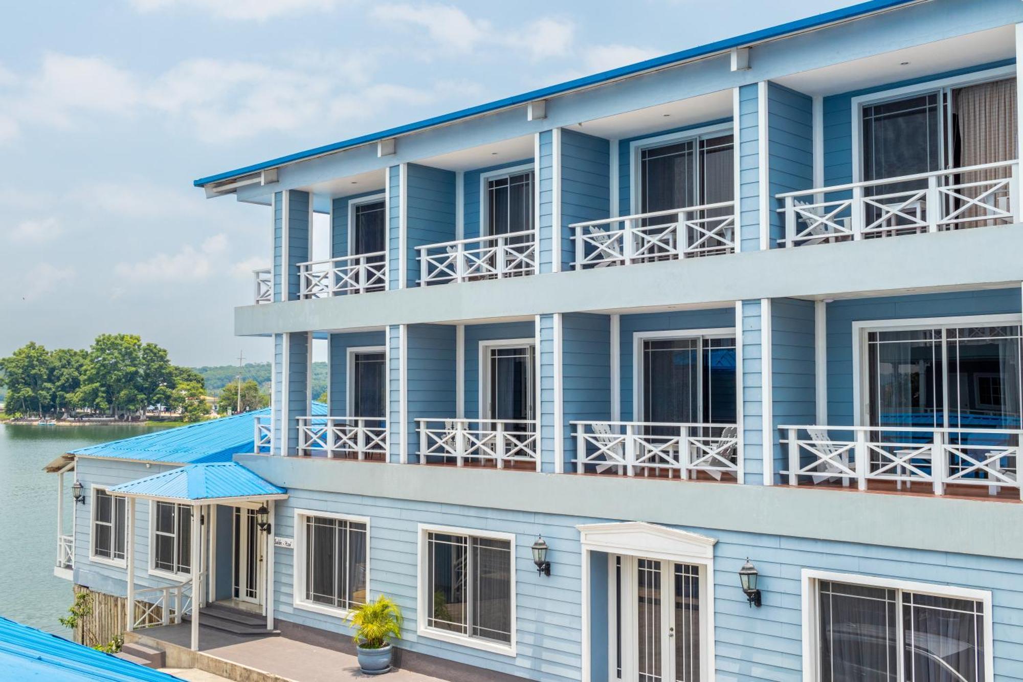 Hotel Casona Del Lago Flores Bagian luar foto