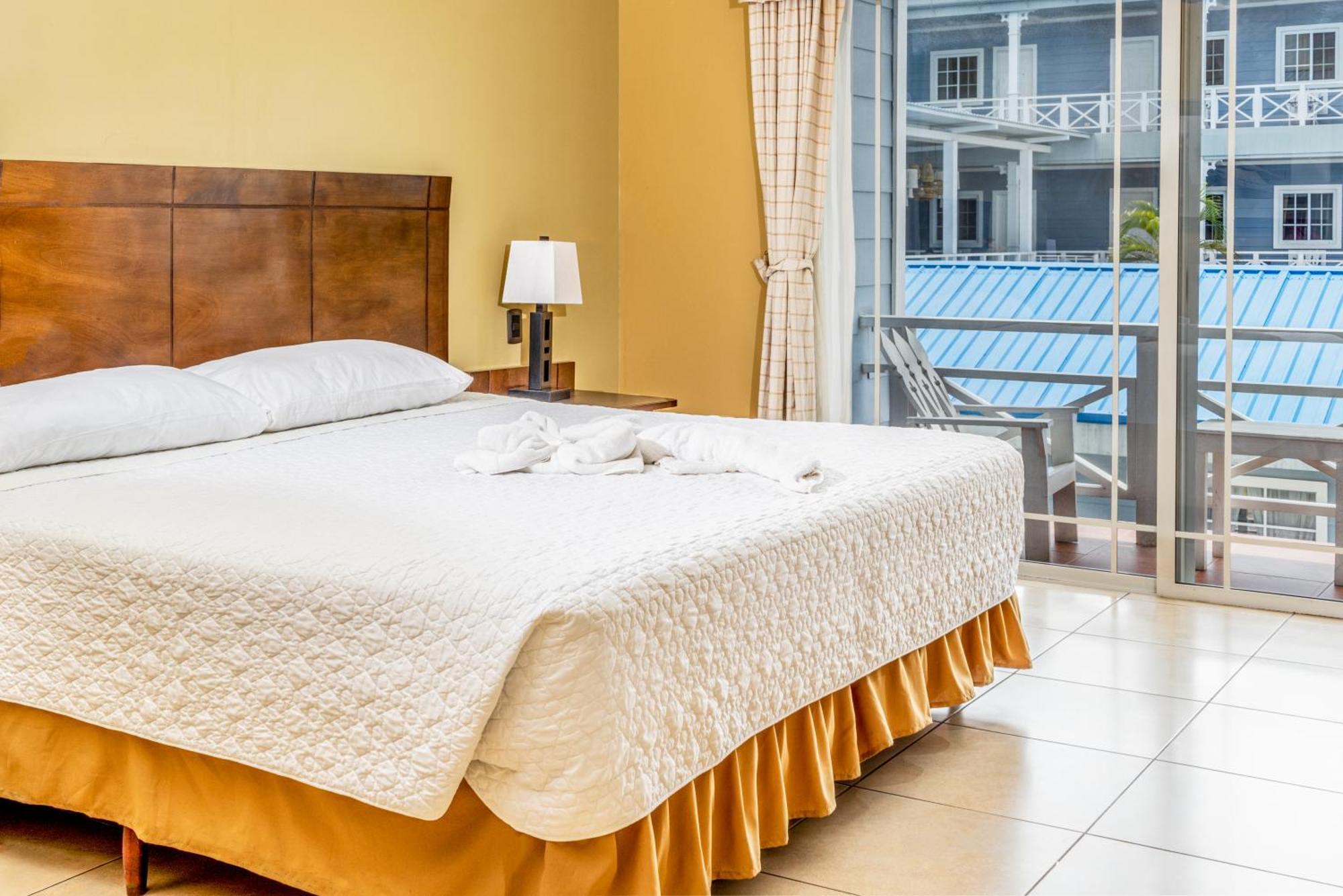 Hotel Casona Del Lago Flores Bagian luar foto