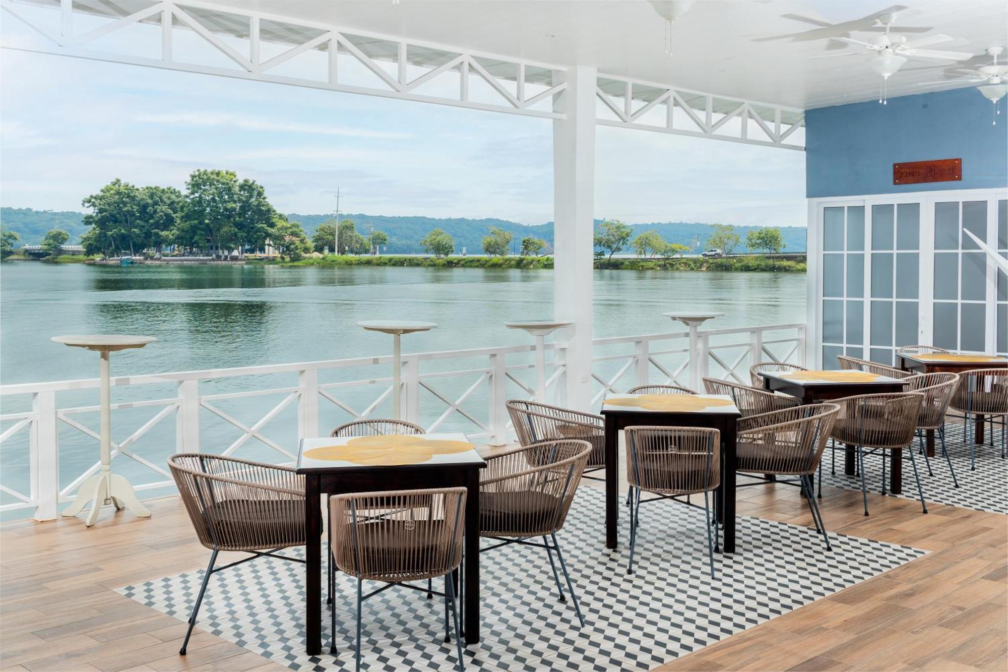 Hotel Casona Del Lago Flores Bagian luar foto