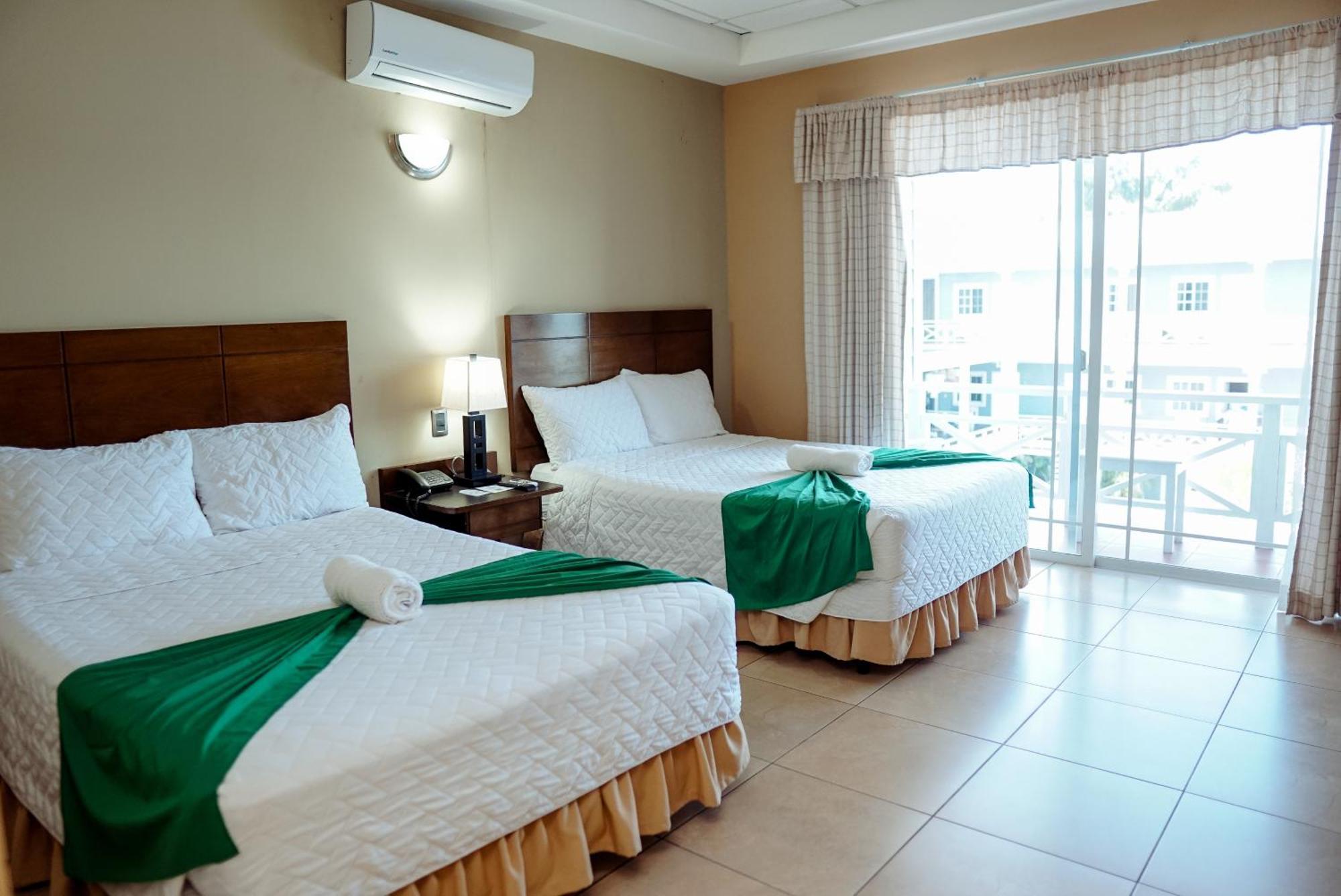 Hotel Casona Del Lago Flores Bagian luar foto