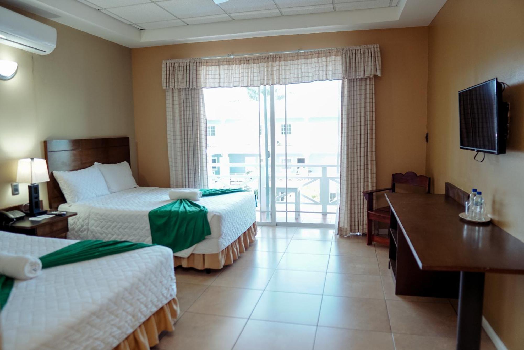 Hotel Casona Del Lago Flores Bagian luar foto