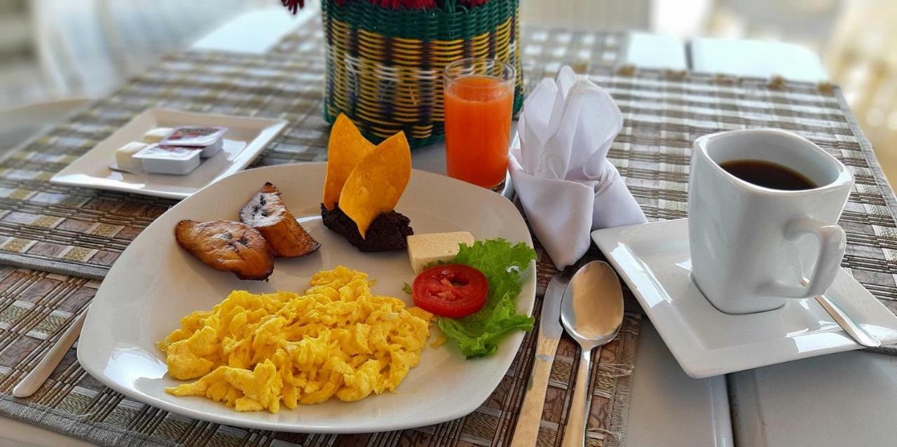 Hotel Casona Del Lago Flores Bagian luar foto